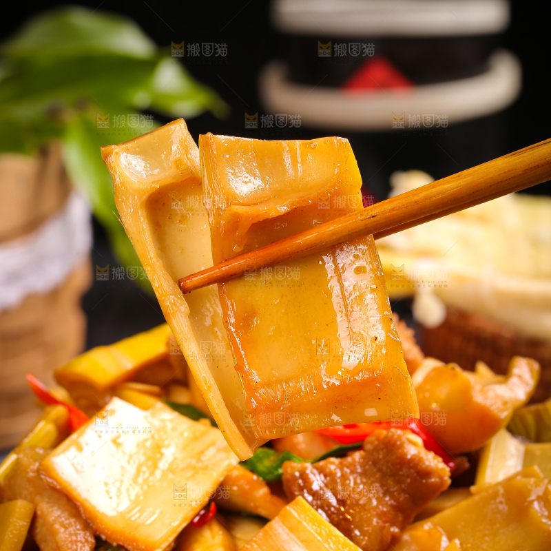 盘子里的盐渍笋炒肉