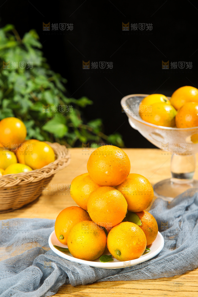 木底上的脆蜜金柑
