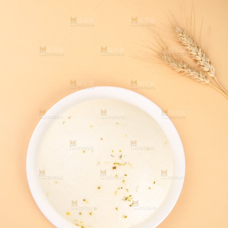浅底上的白糖桂花糕