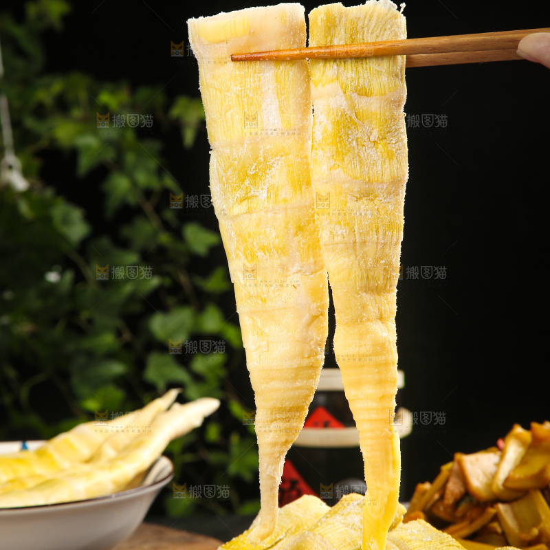 深底上的盐渍笋