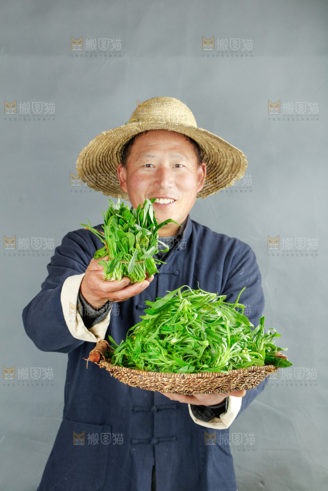 手里拿着面条菜