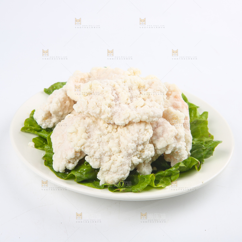 盘子里放着锅包肉