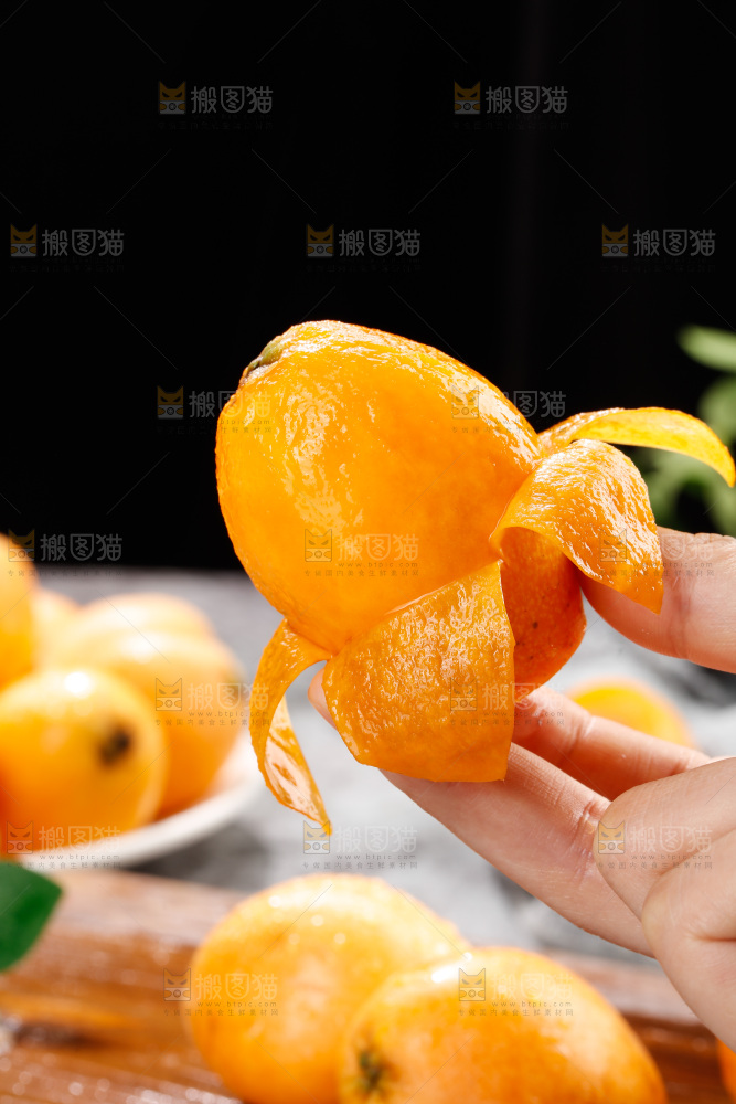 深底上的枇杷