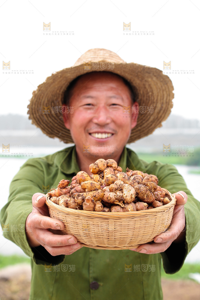 手里拿着沙姜