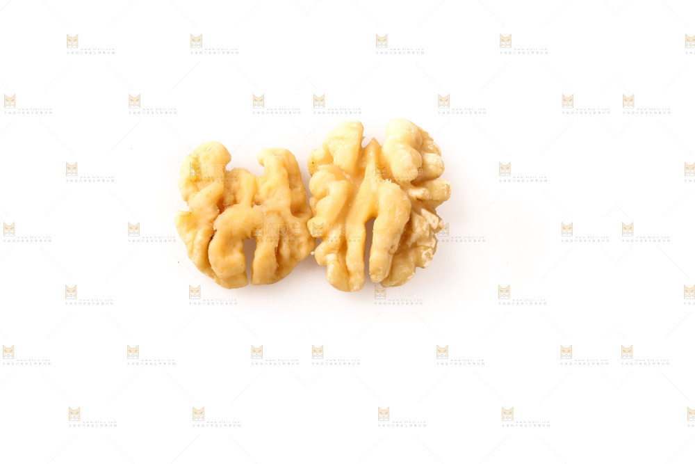 白底上的核桃仁