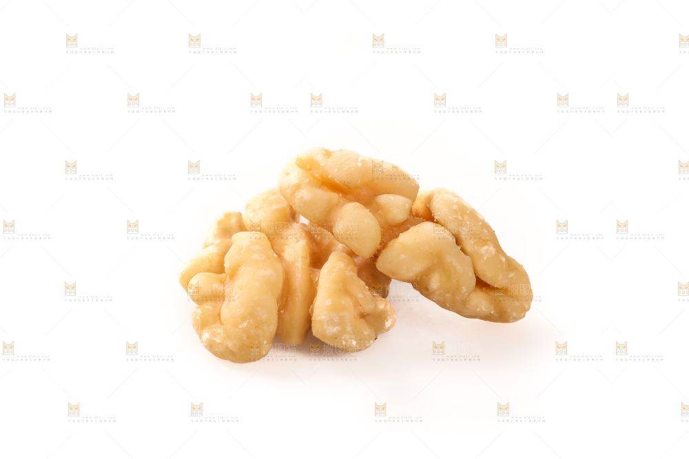 白底上的核桃仁