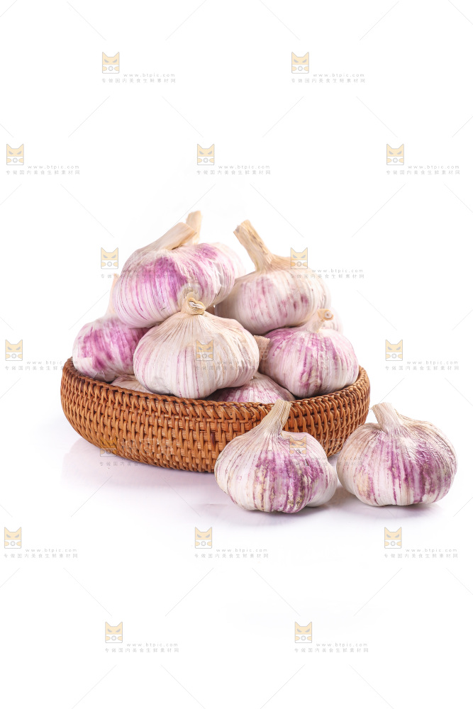 白底上的紫皮大蒜
