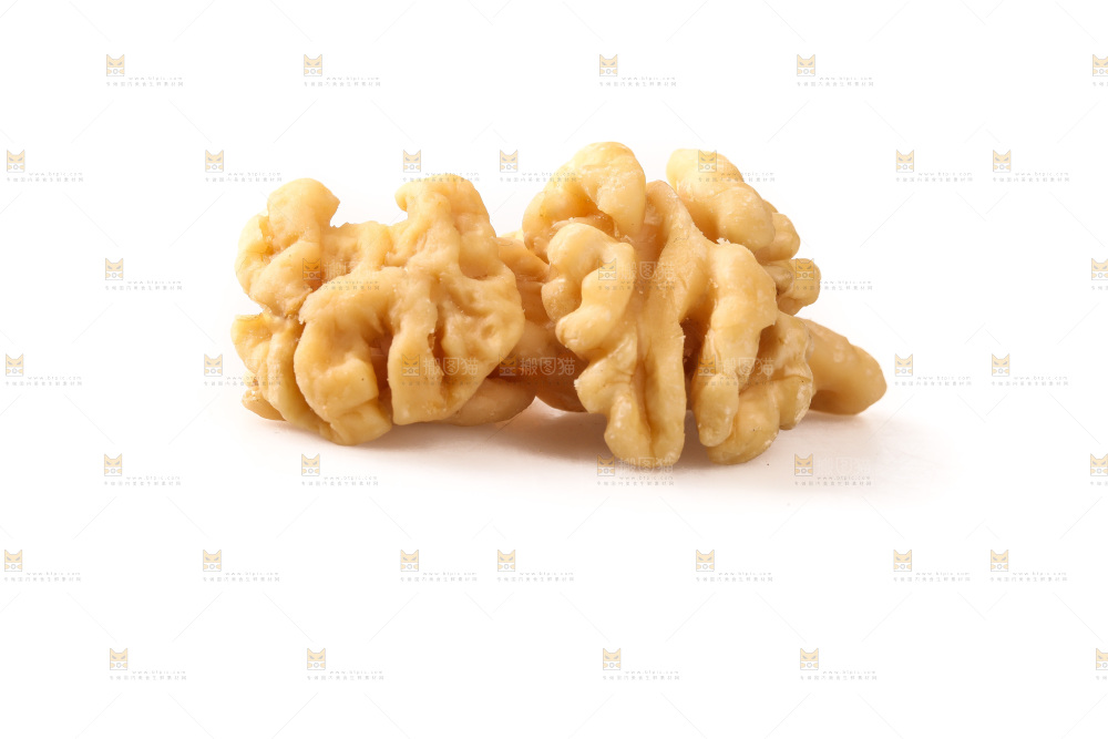 白底上的核桃仁
