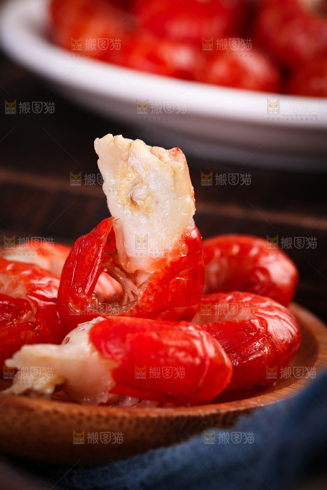 深底上的虾尾