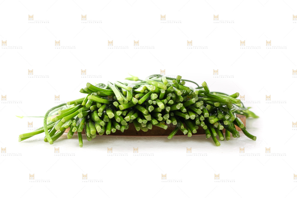 白底上的韭菜苔