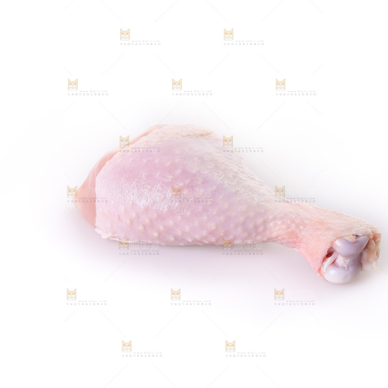 白底上的鲜鸡腿