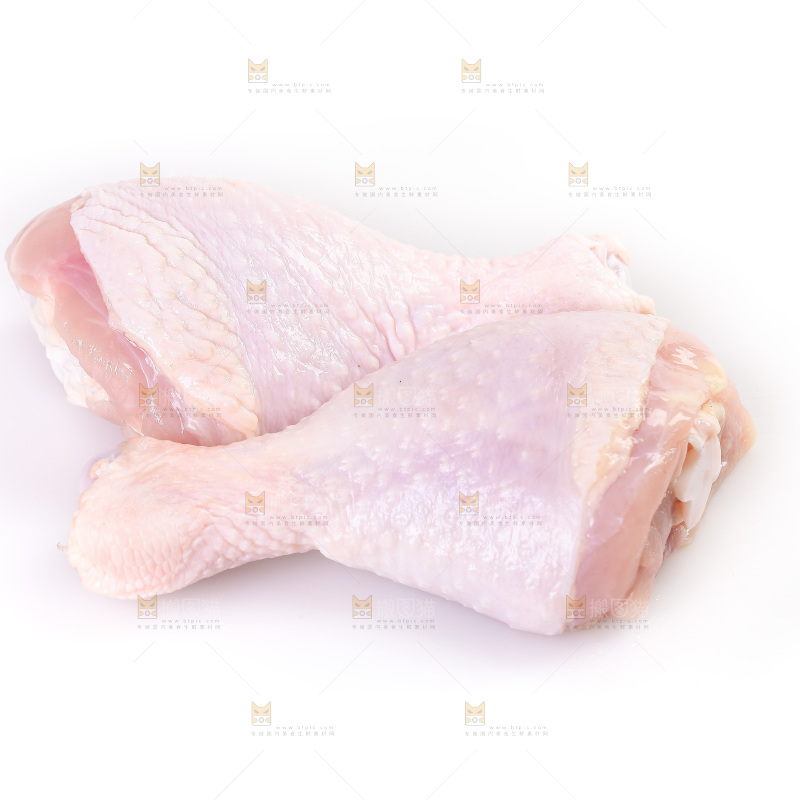 白底上的鲜鸡腿