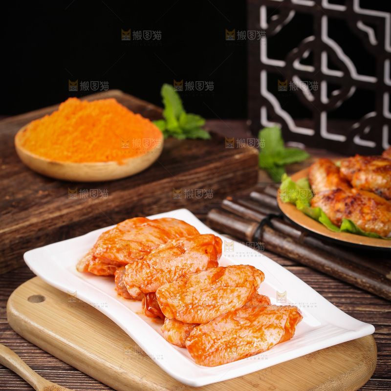 深底上的蜜汁烤翅