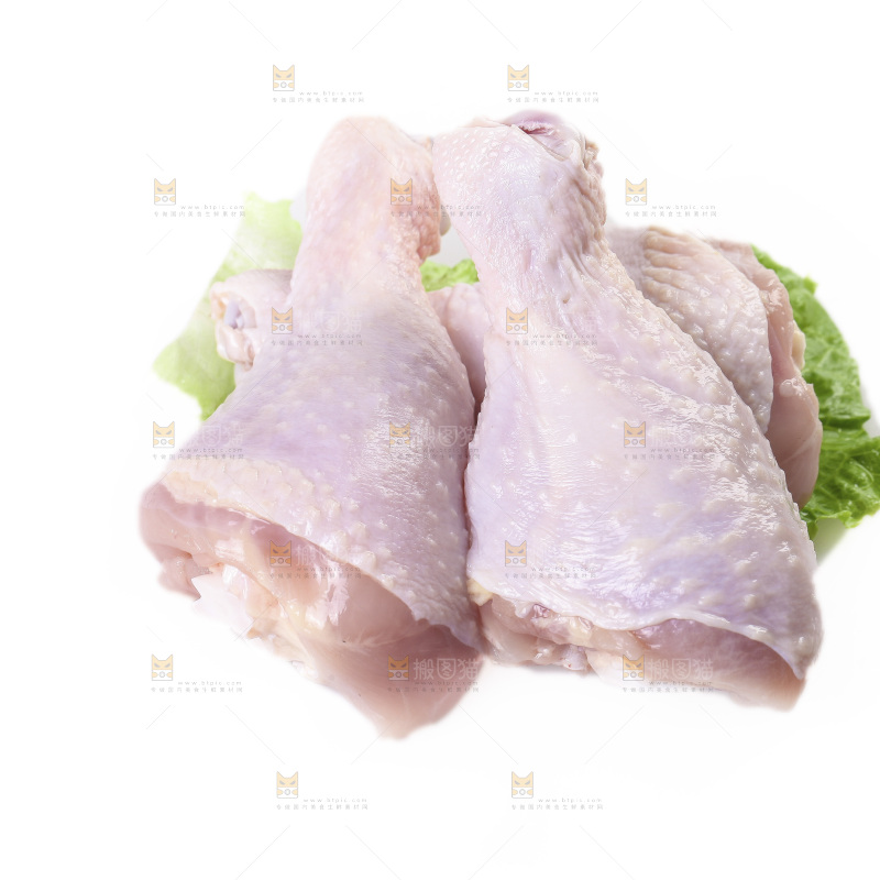 白底上的鲜鸡腿