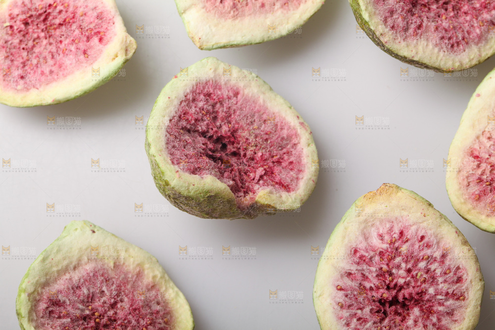 白底上的无花果冻干