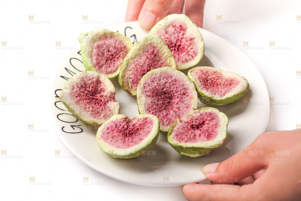 白底上的无花果冻干