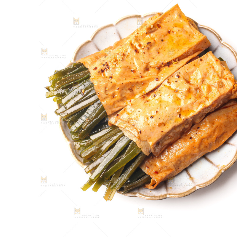 白底上的海带豆皮卷