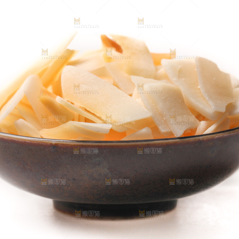 白底上的椰子片
