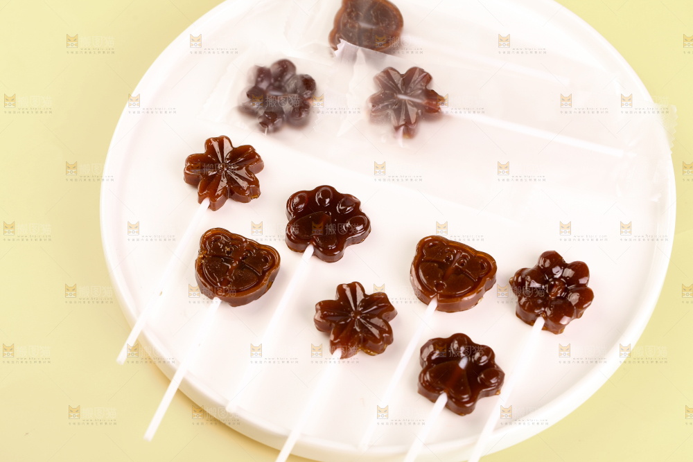 浅底上的秋梨膏棒棒糖