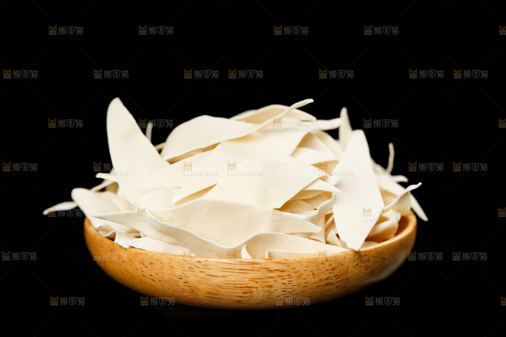 深底上的刀削面片