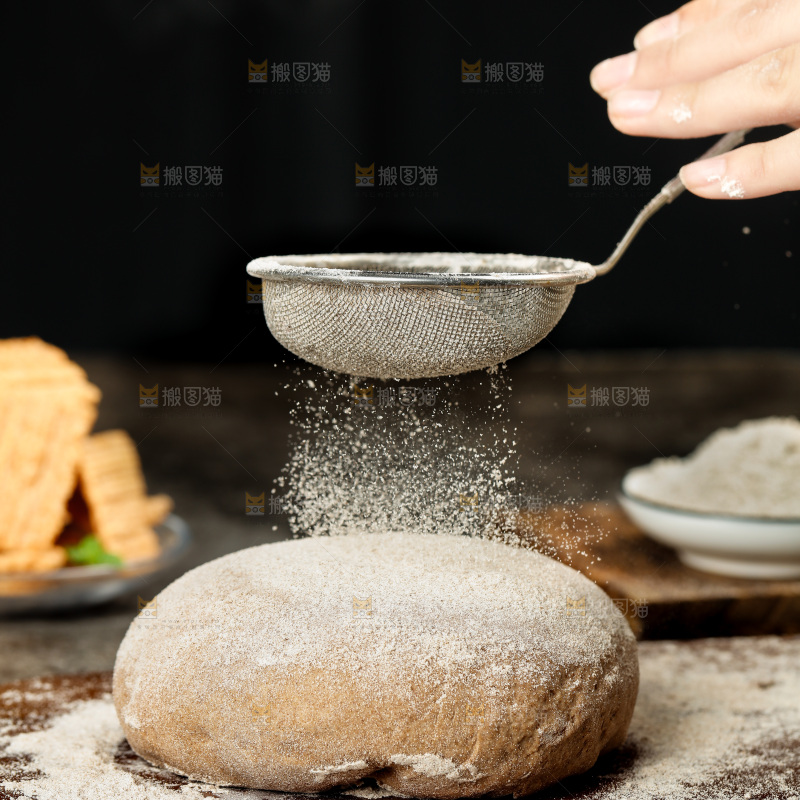深底上的荞麦面团