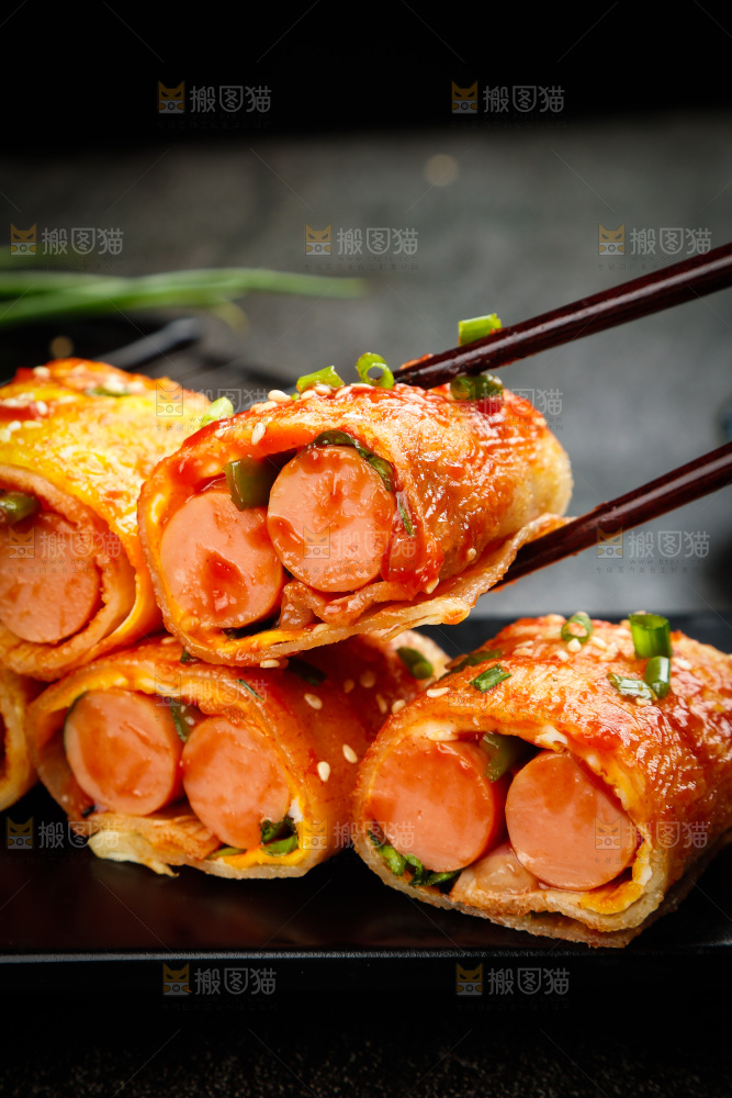 深底上的烤冷面卷