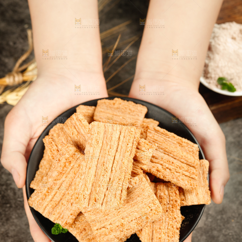 深底上的荞麦酥