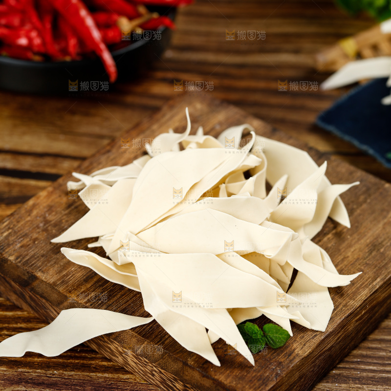 深底上的刀削面片
