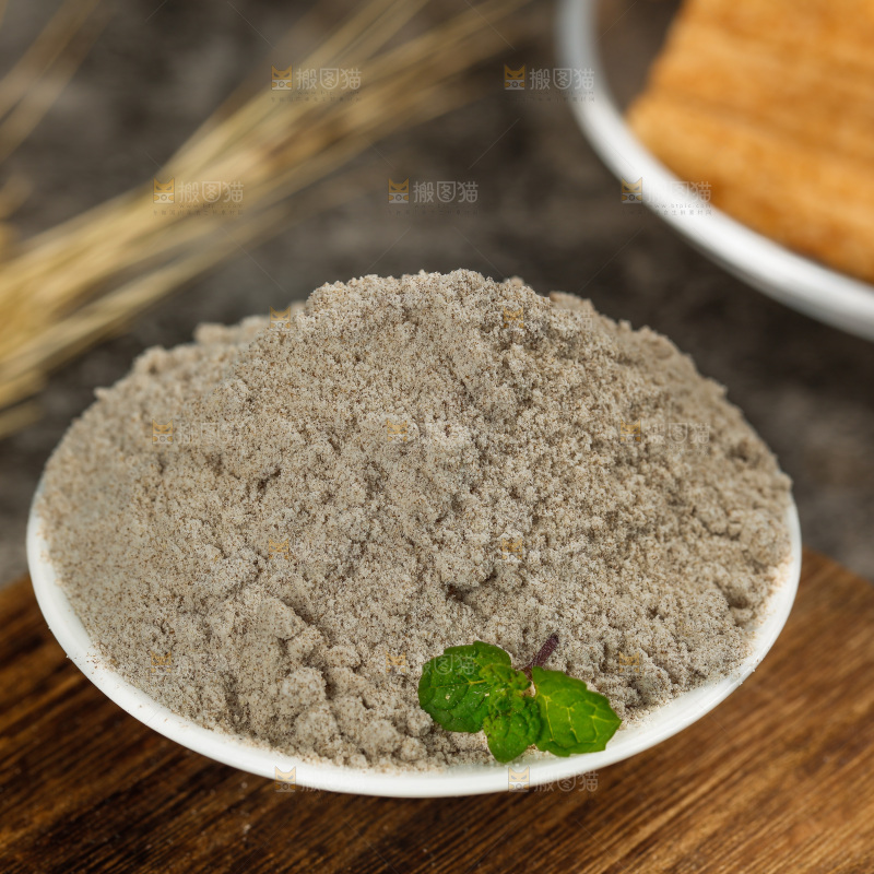 深底上的荞麦面团