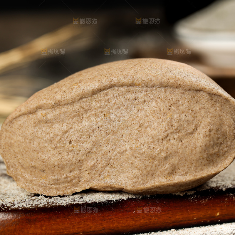 深底上的荞麦面团