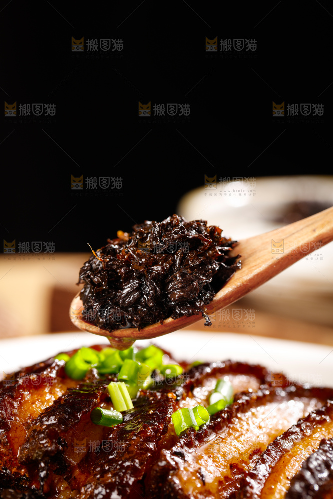 盘子里的梅干菜扣肉