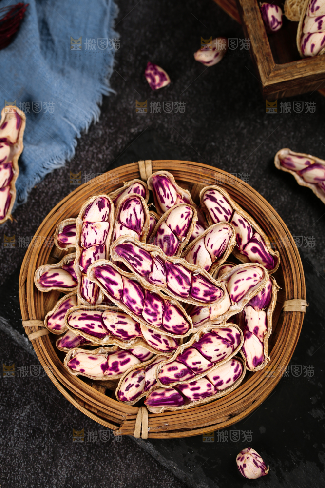 深底上的七彩花生