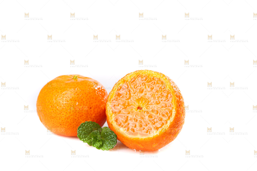 白底上的沙糖桔