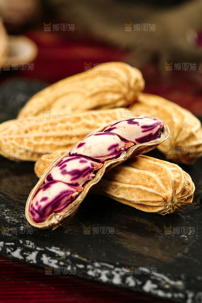 深底上的七彩花生