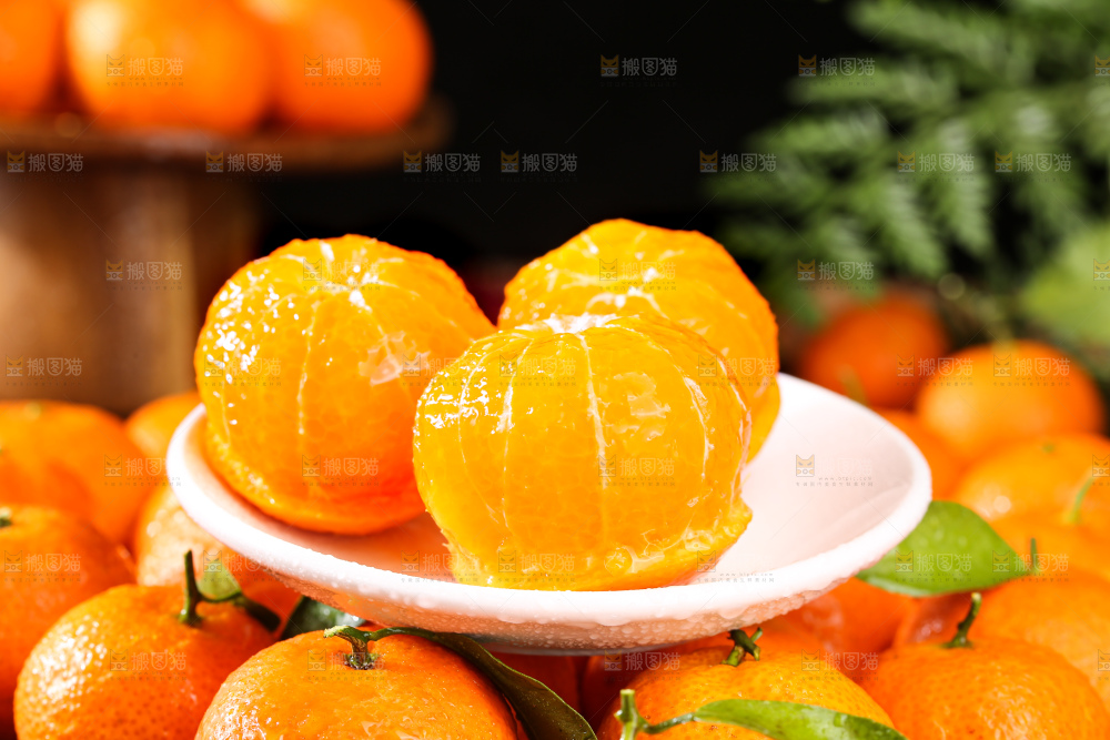 深底上的砂糖桔