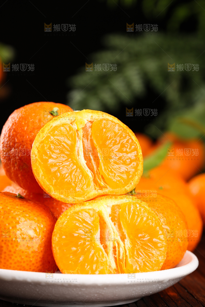 深底上的砂糖桔