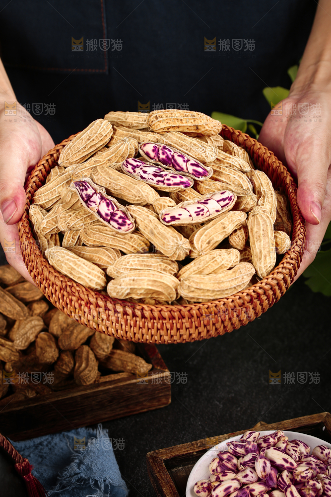 深底上的七彩花生