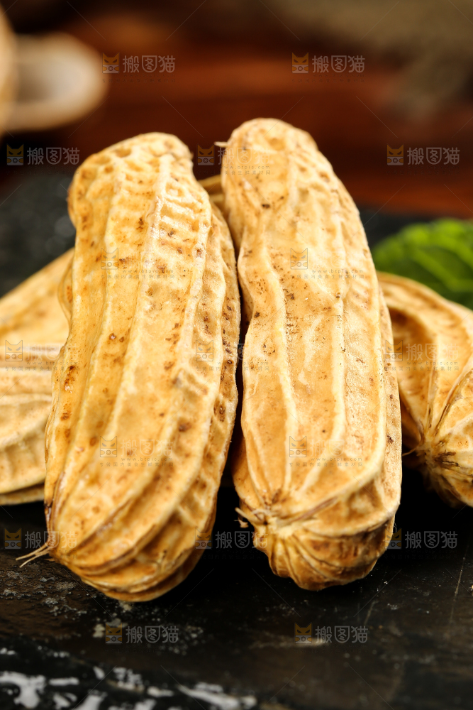 深底上的七彩花生