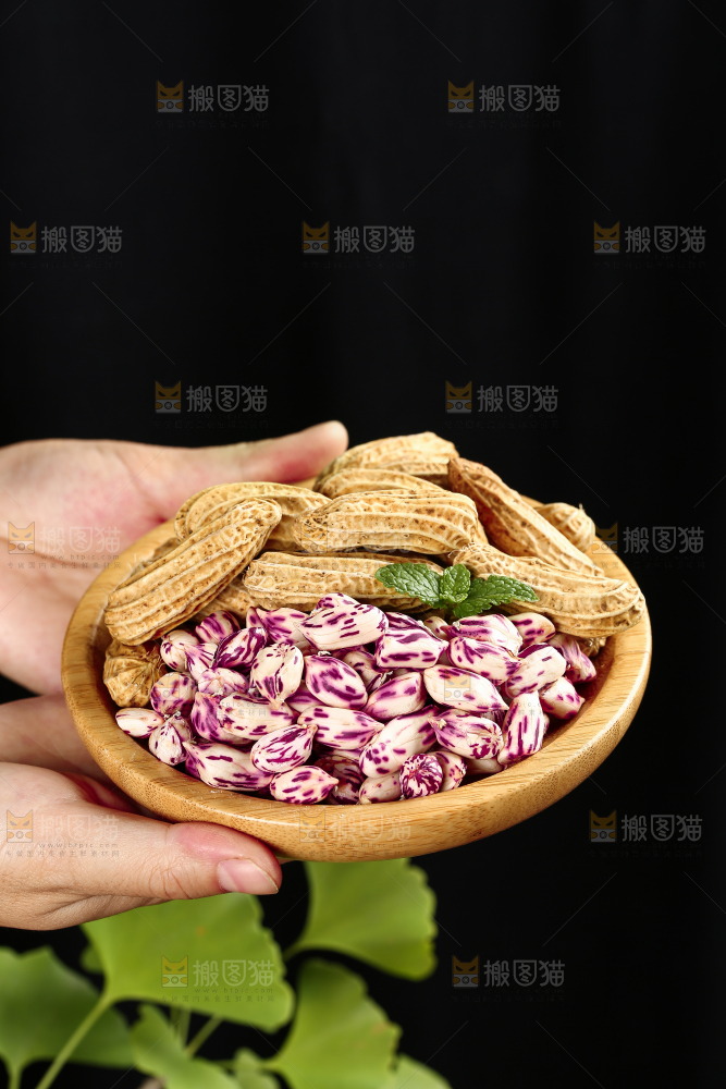 深底上的七彩花生
