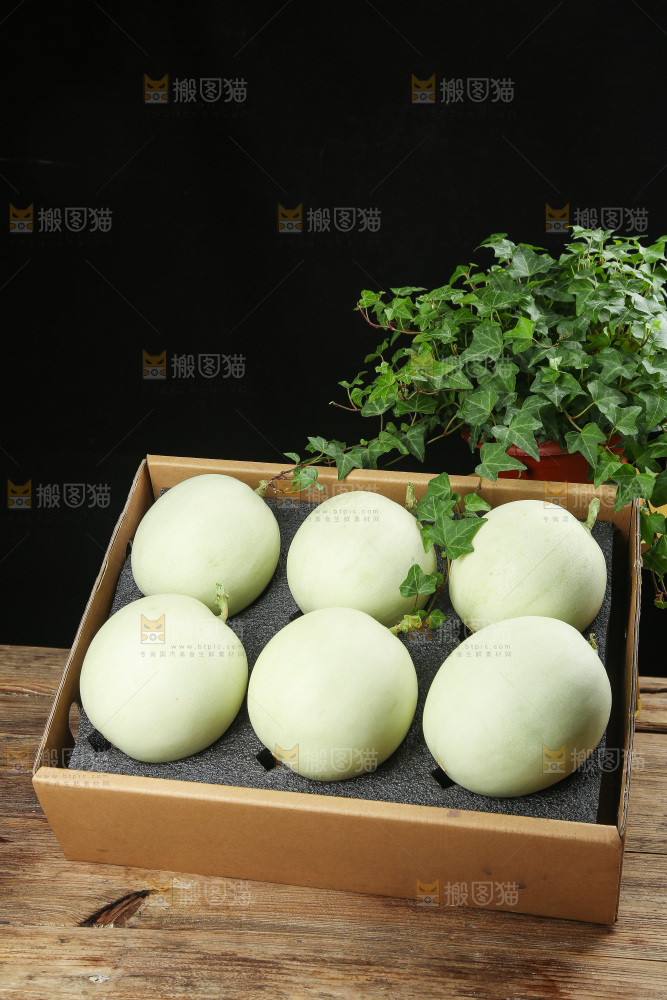 木底上的玉菇甜瓜
