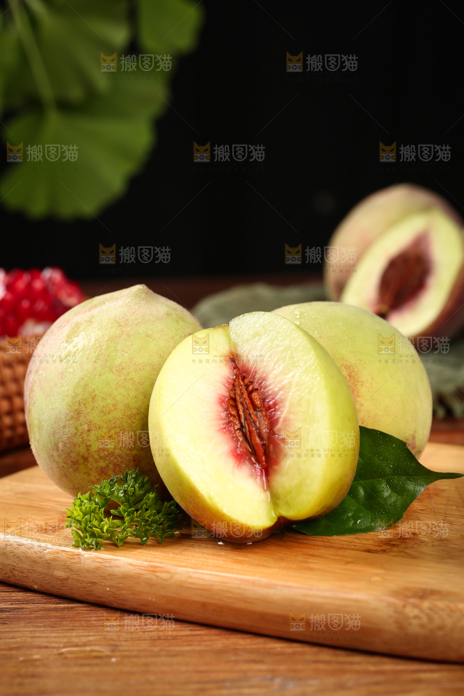 木底上的青州蜜桃