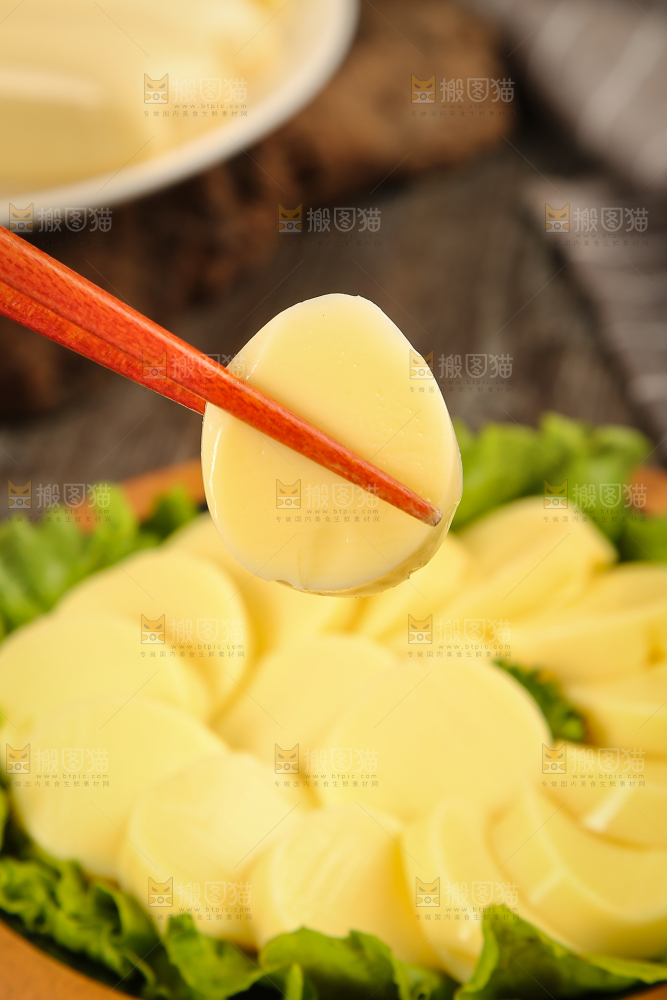 深底上的鸡蛋豆腐