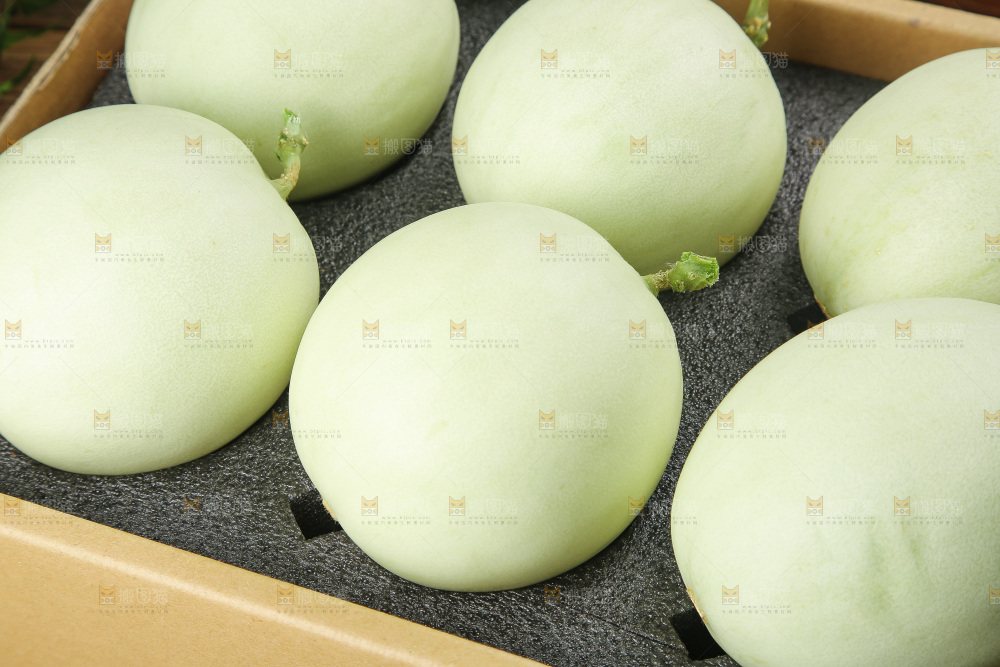 木底上的玉菇甜瓜