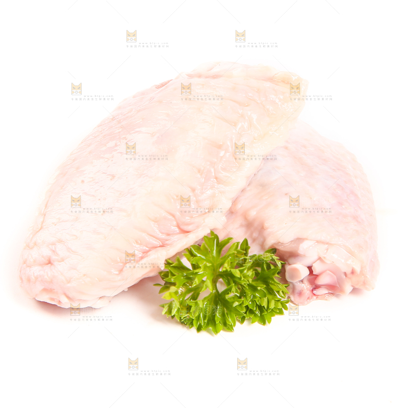 白底上的新鲜鸡翅中