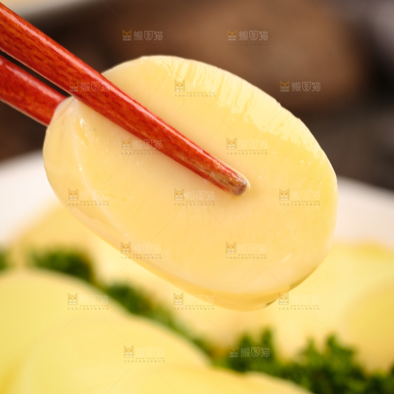 深底上的鸡蛋豆腐
