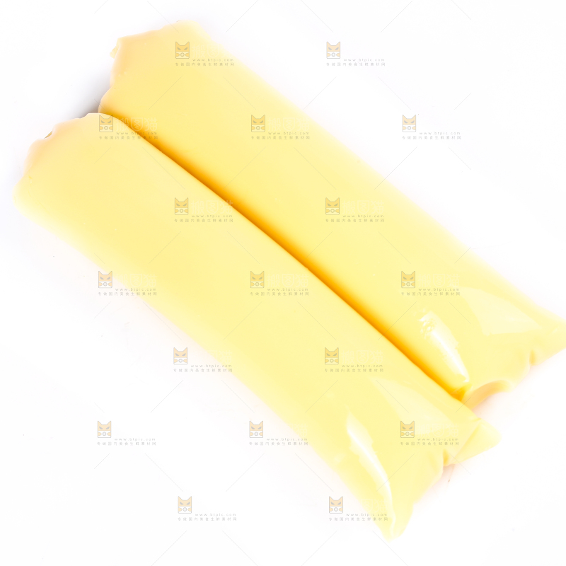 白底上的鸡蛋豆腐