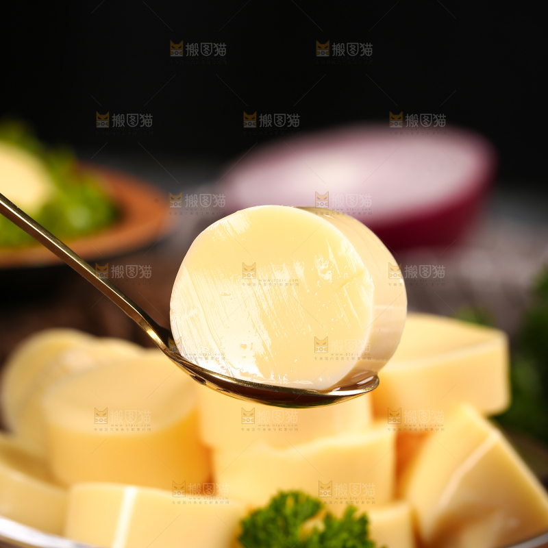 深底上的鸡蛋豆腐