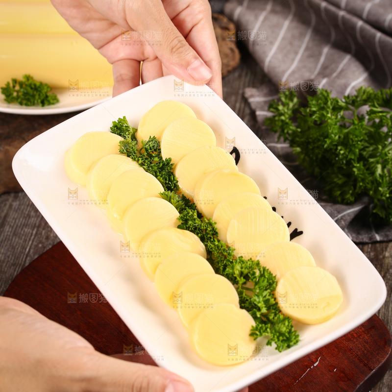 深底上的鸡蛋豆腐