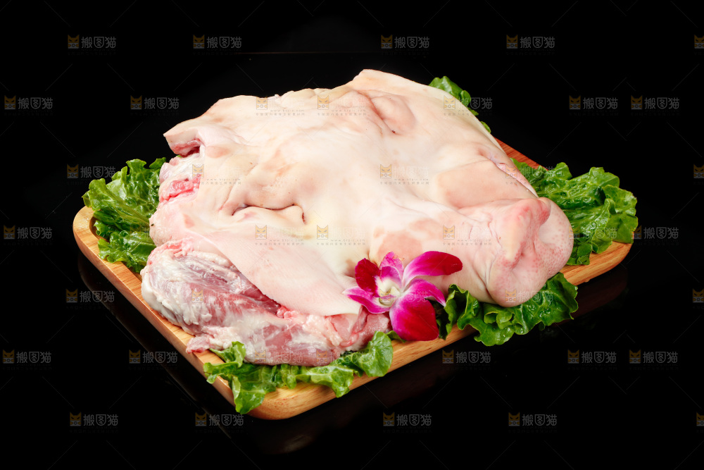 深底上的猪头肉