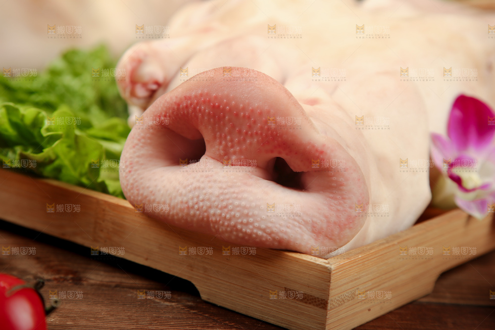 深底上的猪头肉